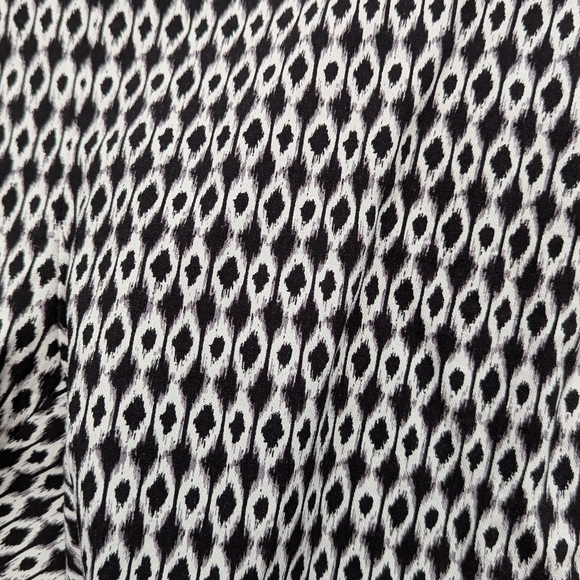 🎈Jules & Leopold Black and White Patterned Capris Pants - Picture 2 of 4